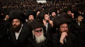 חסידים לובשים שטריימל צילום: יונתן סינדל פלאש 90 פוליטי