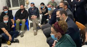 חברי ימינה בניחום אבלים אצל משפחת דימנטמן צילום: דוברות ימינה פוליטי