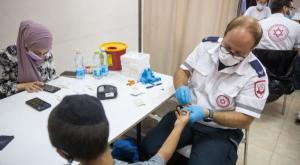 בדיקה סרולוגית צילום: יונתן סינדל/ פלאש 90 חדשות