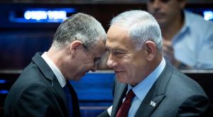 נתניהו עם יריב לוין צילום: יונתן סינדל פלאש 90 פוליטי