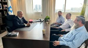 אבי מעוז עם נתניהו צילום: ללא פוליטי