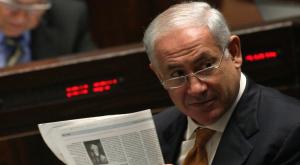 נתניהו קורא ישראל היום צילום: קובי גדעון/ פלאש 90 פוליטי