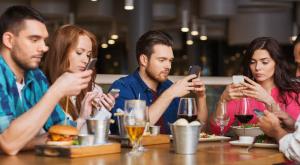 התמכרות לסמארטפון צילום: shutterstock חדשות