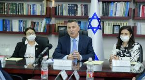 סער בפתח הישיבה של הוועדה למינוי שופטים צילום: רפי בן חקון פוליטי