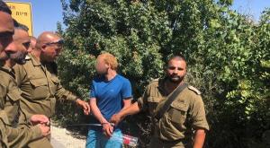 מעצר אחד החשודים. צילום: דובר צה"ל ביטחון