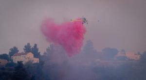 מטוסי הכיבוי שבו לזירה צילום: יונתן סינדל/ פלאש 90 חדשות