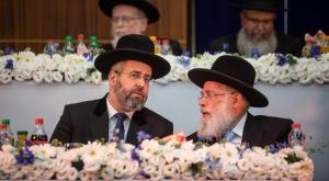 הרב יעקב שפירא עם הרב דוד לאו צילום:  Aharon Krohn/Flash90 המגזר