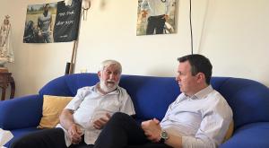 חבר הכנסת יבגני סובה עם אביו של אמיר חורי ז"ל צילום: ללא פוליטי
