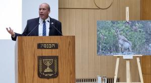 המבקר מציג את ממצאי הדו"ח צילום: ללא חדשות