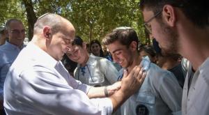 בנט עם החניכים צילום: קובי גדעון/ לע"מ ברנז'ה