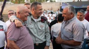 כוכבי בטקס עם לוחמי צד"ל צילום: דובר צה"ל ביטחון