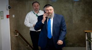 השר יואב בן צור צילום: יונתן סינדל פלאש 90 פוליטי