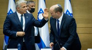 בנט ולפיד, חוסר תיאום. צילום: יונתן סינדל/ פלאש 90 פוליטי