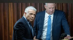 גנץ עם לפיד צילום: יונתן סינדל/פלאש90 פוליטי