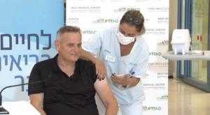 שר הבריאות מתחסן בחיסון השלישי צילום: לעמ חדשות