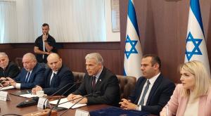 לפיד בישיבת ממשלה ראשונה צילום: כיפה חדשות