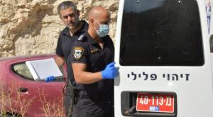 השוטרים בזירה צילום: דוברות המשטרה חדשות
