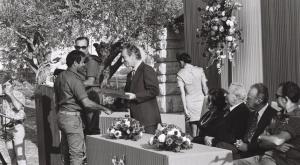 אביגדור קהלני בטקס הענקת עיטור הגבורה עפ שמעון פרס צילום: סמי פרג', דובר צה"ל. באדיבות ארכיון צה"ל במשרד הביטחון  ברנז'ה