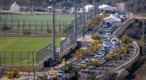 תור לבדיקת קורונה בירושלים צילום: Yonatan Sindel/Flash90 חדשות