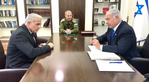 נתניהו ולפיד בתדרוך ביטחוני צילום: דוברות פוליטי