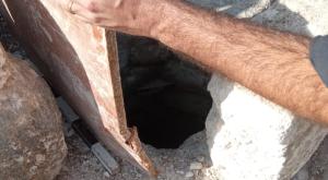 הפיר שנחשף לאחר שהשודדים עקרו את המושבים צילום: מרכז סיור ולימוד שומרון חדשות