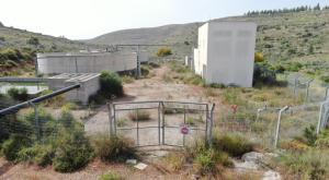 המתקן והביוב הגולמי הזורם בסביבתו צילום: ירוק עכשיו חדשות