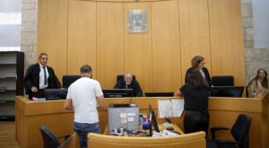השופט אשר קולה מתכונן להקראת פסק הדין  צילום: David Cohen/Flash90 ברנז'ה
