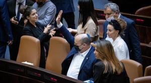 בנט בכנסת, היום צילום: Yonatan Sindel/Flash90 &ensp;&ensp;&ensp;&ensp; Tags Knesset state budget vote budget vote &ensp;&ensp;&ensp;&ensp;&ensp; QUICK RENDITIONS INFO File Size: 7878 Kb Dimensions: 7547 x 5034 px Resolution: 94 ppi Size: 203.93 cm x 136.03 cm Preview  חדשות