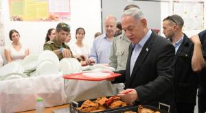 נתניהו עם המתגייסים החדשים צילום: עמוס בן גרשום / לע"מ ברנז'ה