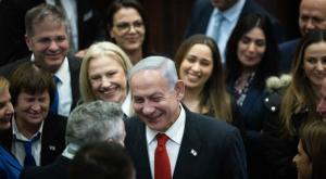 נתניהו מברך את יו"ר סיעת יש עתיד צילום:  Yonatan Sindel/Flash90 חדשות