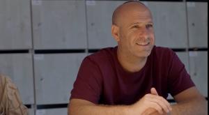 חנוך דאום בסדרה החדשה צילום: קשת 12 טלוויזיה