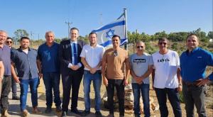 יוסי דגן עם שר התרבות  צילום: דוברות מועצה אזורית שומרון חדשות