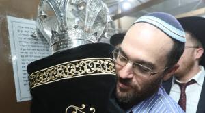 הגרלה על ספר תורה |  צילום: יד לאחים  כדאי לדעת