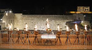 הדלקת נרות חנוכה בכותל המערבי |  צילום: הקרן למורשת הכותל המערבי חדשות