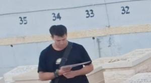 הראל הי"ד על קבר אביו  צילום: נדב גולדשטיין/TRS חדשות