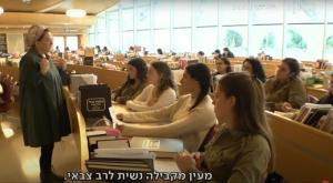 הרבנית הילה נאור והמתגייסות החדשות |  צילום: צילומסך כאן 11 חדשות