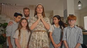 חן אמסלם וצוות השחקנים  צילום: מתוך "בני מצווה" - באדיבות כאן חינוכית טלוויזיה