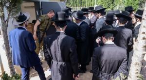 חרדים בתל השומר בחודש מרץ האחרון |  צילום: Chaim Goldberg,Flash90 דעות