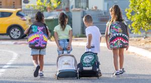 מתכוננים לפתיחת שנת הלימודים במושב ישרש, ארכיון  | צילום: Yossi Aloni,Flash90 הורים וילדים