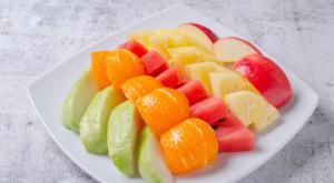 פירות טריים בט"ו בשבט |  צילום: Adcharin Chitthammachuk,Shutterstock חדשות