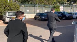 השר כהנא והמאבטח צילום: ללא חדשות