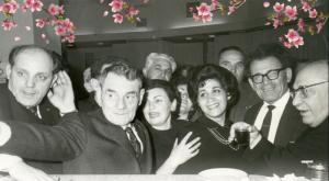 מסיבה לכבוד יום כינון הכנסת, ט"ו בשבט 1965 צילום: לע"מ פוליטי