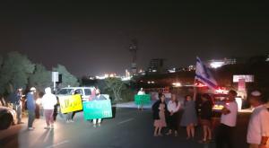 המחאה בכניסה לכפר צילום: ללא חדשות