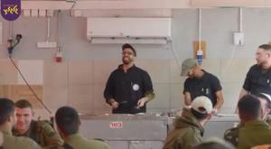 חנן בן ארי מקיף את הבסיס צילום: צילום מסך ברנז'ה