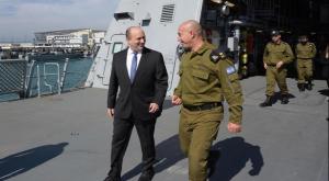 בנט בביקור צילום: עמוס בן גרשום /לע"מ ביטחון