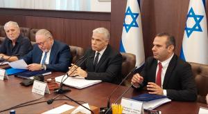 לפיד בפתח ישיבת הממשלה צילום: כיפה פוליטי