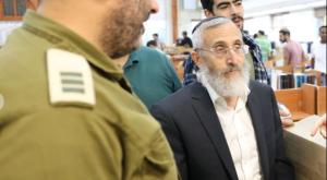 הרב פנדל ביום החזרה לישיבה צילום: עמית לוי חדשות