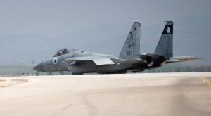 מטוס בז F15 בדרכו לתקיפה בחודיידה בתימן צילום: דובר צה"ל חדשות