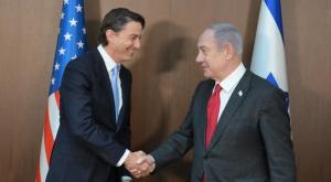 נתניהו ועמוס הוכשטיין בלשכת ראש הממשלה צילום: עמוס בן גרשום/ לע"מ מדיני