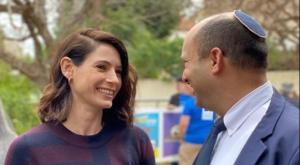 נפתלי וגילת בנט. הכירו בירושלים צילום: אריאל זנדברג ברנז'ה
